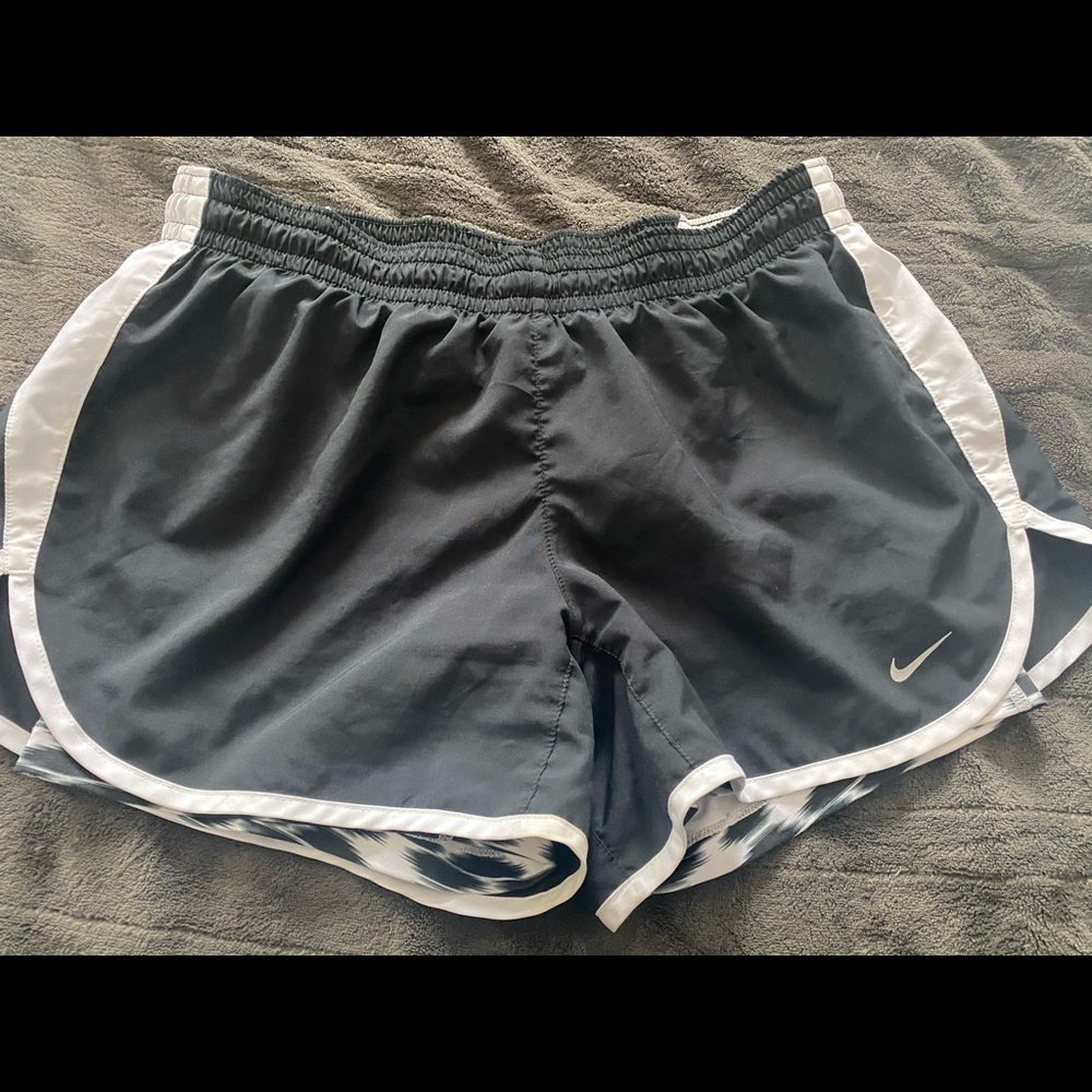 Women’s Nike Dri-Fit shorts med